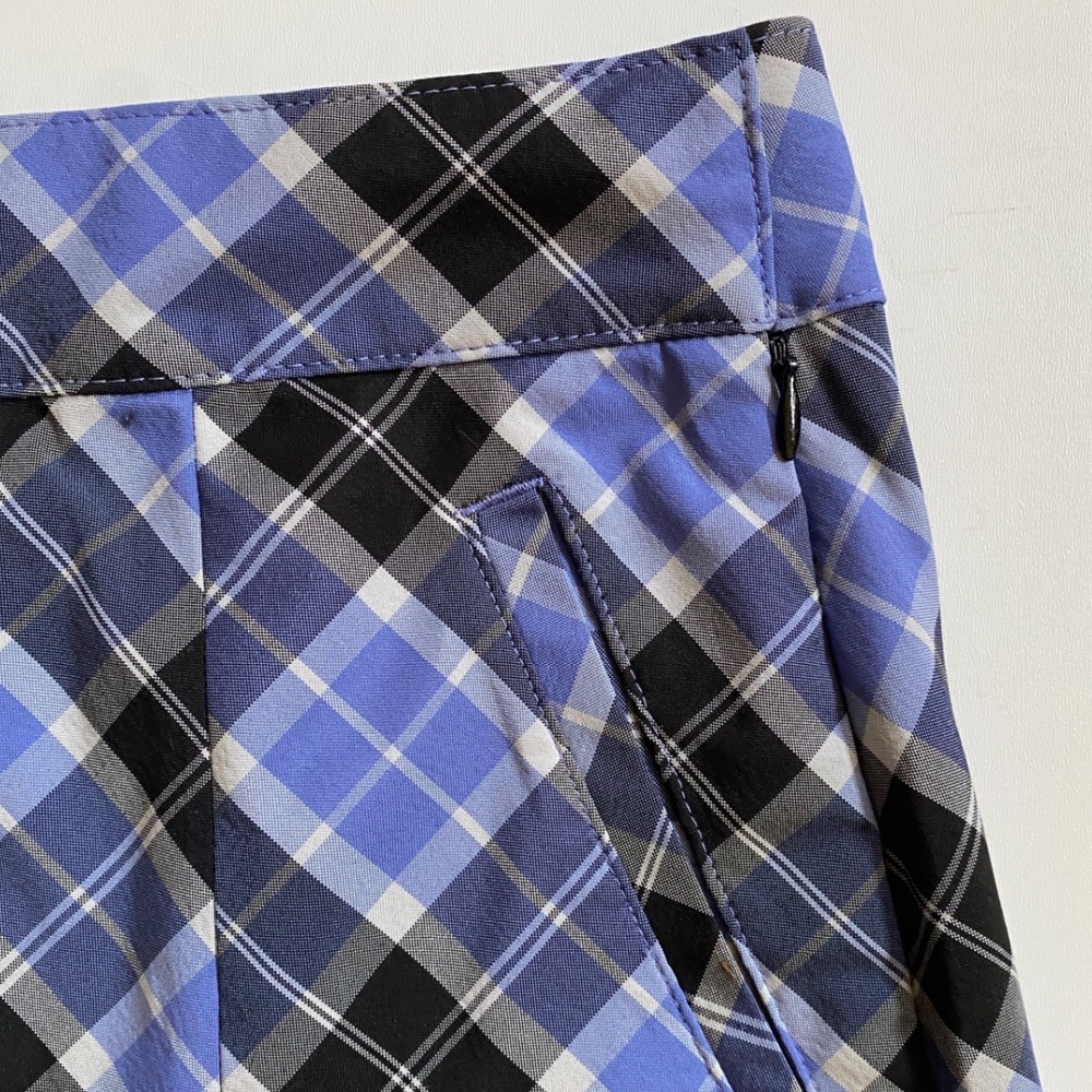 IZOD Golf Womens Plaid Pleated Skort Blue Black White Size 6 EUC - Picture 2 of 9